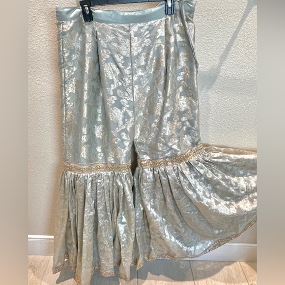 Flared Top and Gharara Nikkah Suit - Picture 4 of 5